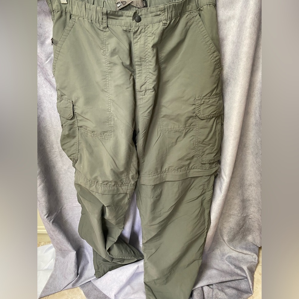 REI Mens Hiking pants. Size XL. 32L Olive